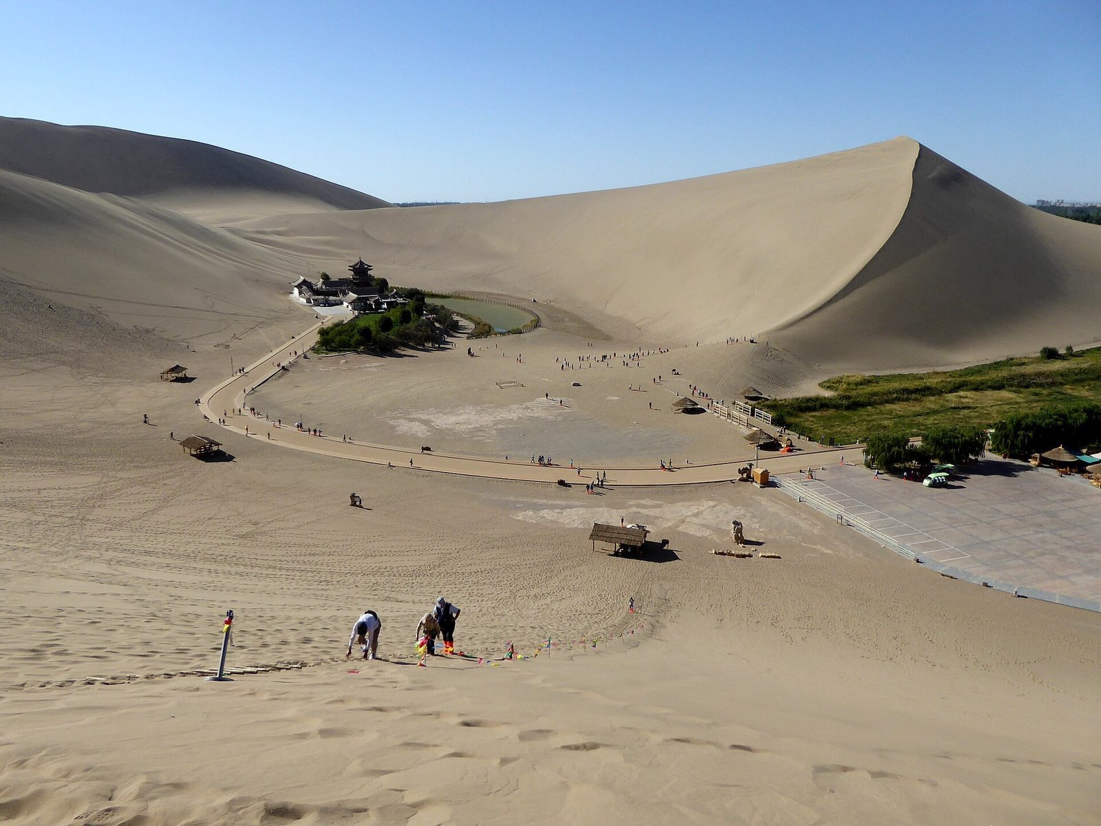 Crescent Moon Spring Yueyaquan Mingshashan Dunhuang Gansu China 敦煌 鸣沙山 月牙泉
