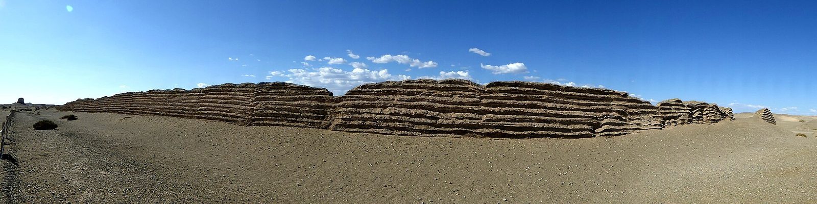 Western End of the Great Wall Hanchangcheng Dunhuang Jiuquan Gansu China 敦煌 汉长城遗址 狼煙