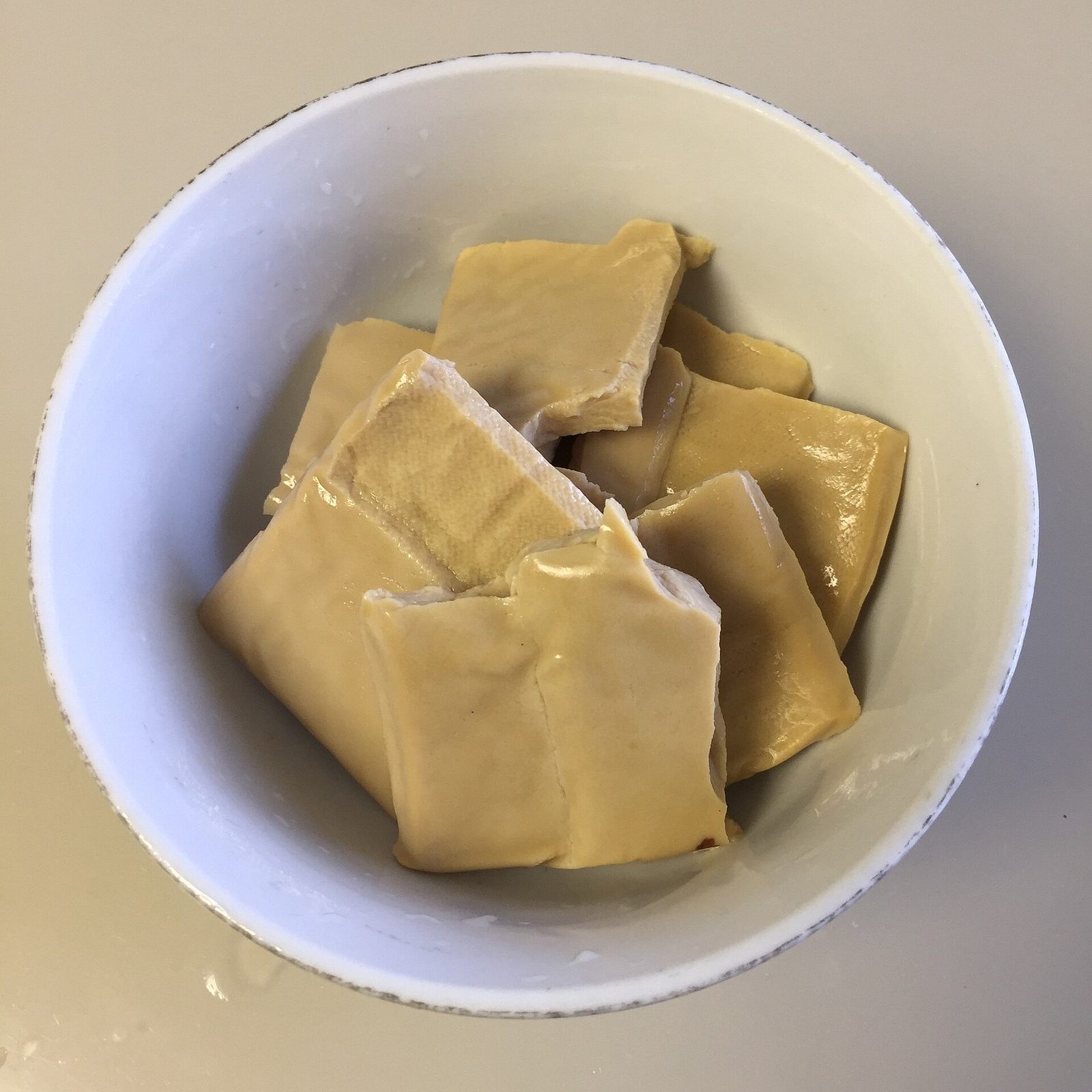 Yunxiang brand dried tofu is a well-known local specialty food produced in Yunzhong Village, Heqiao Town, Yixing City, Jiangsu province. The raw materials are p