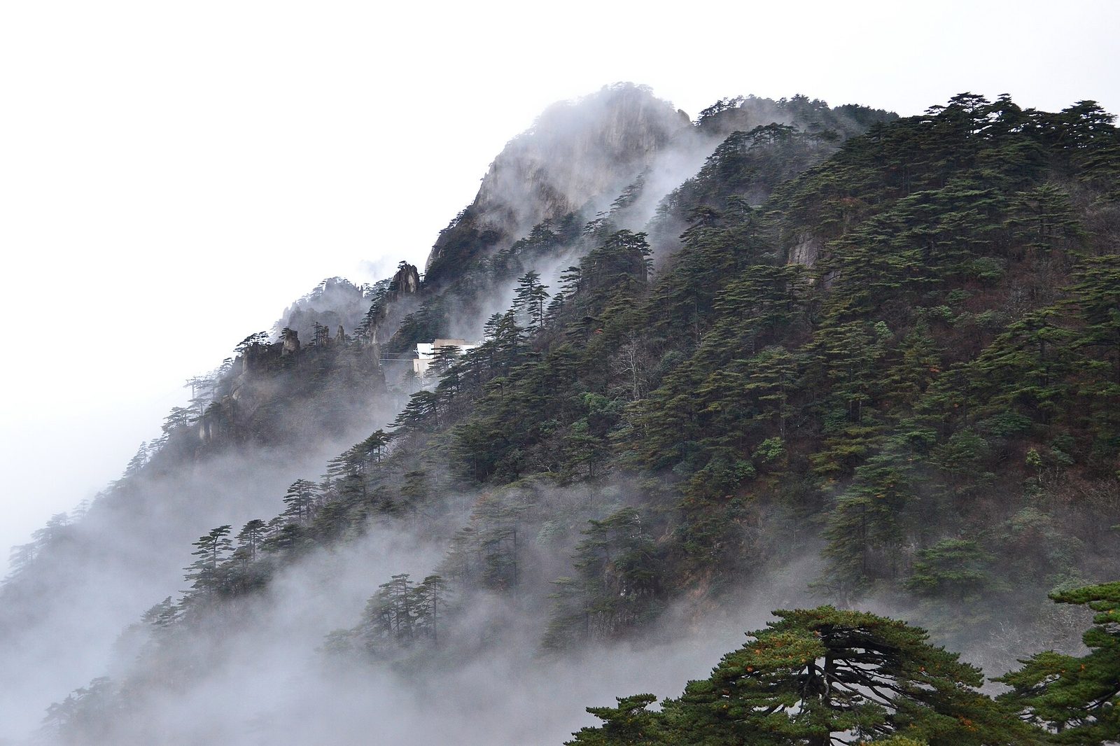 ​云雾中的黄山景区
