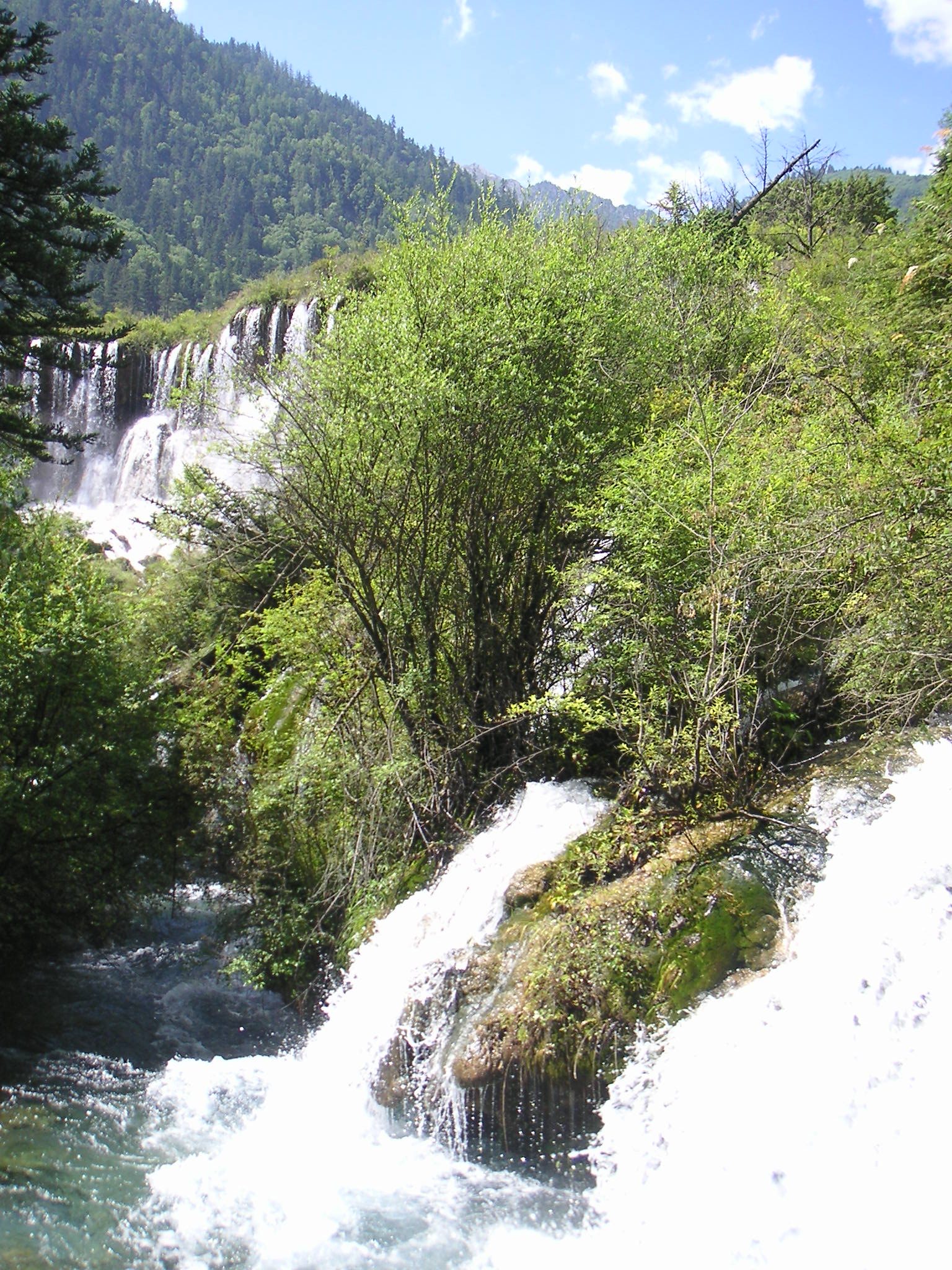 Autor: Juliane Weyher

Beschreibung: Nourilang Fall Jiuzhaigou
Quelle: selfmade